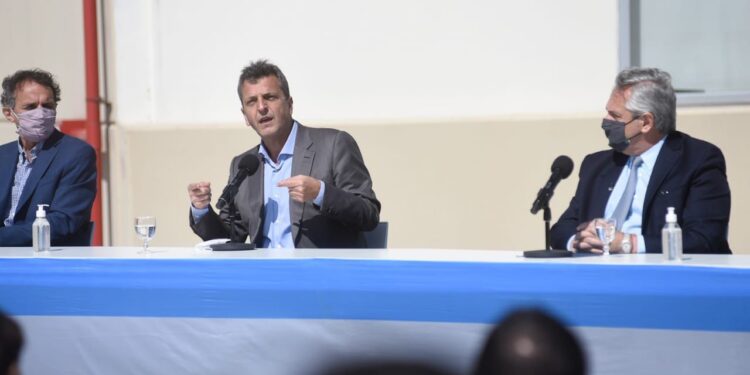 MASSA: «MACRI LLAMA A LA DESTITUCIÓN DEL GOBIERNO, NOSOTROS CONVOCAMOS A LA OPOSICIÓN A UNA MESA DE DIÁLOGO»