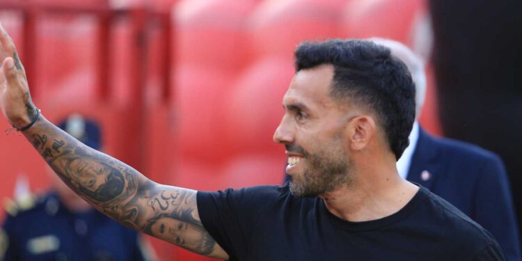 TEVEZ QUEDARÁ INTERNADO DESPUÉS DE HACERSE UNOS ESTUDIOS POR UN DOLOR EN EL PECHO