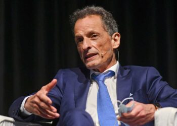 BELOCOPITT DIJO QUE EL GOBIERNO LE TIRÓ UN «BALDE DE MIERDA» Y SE DEFENDIÓ DE LAS CRÍTICAS POR AUMENTOS EN LA SALUD