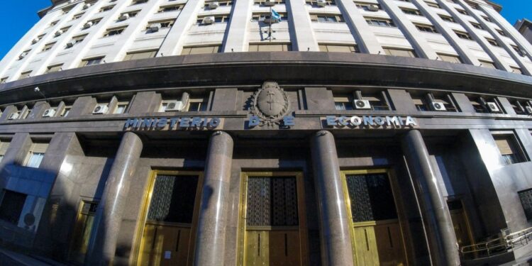 El Tesoro le compró bonos en dólares al BCRA para pagar compensaciones a las empresas del plan Gas.Ar