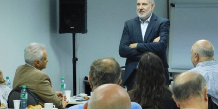 Optimismo en los mercados: Luis Secco afirmó que el alza fue gracias a Caputo