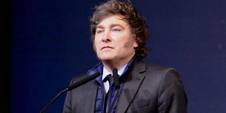 Por los incendios, Milei viaja a Córdoba para monitorear el operativo de emergencia