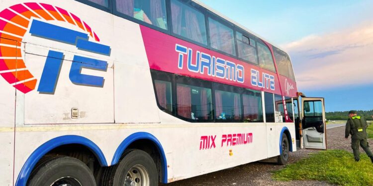 CNRT DETIENE UN MICRO QUE TRANSPORTABA 3 MENORES DE EDAD SIN DOCUMENTACIÓN