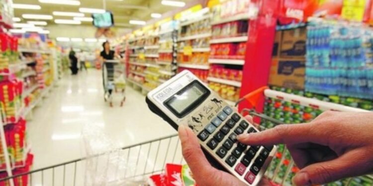 En agosto, una familia tipo necesitó $1.160.780 para no ser pobre
