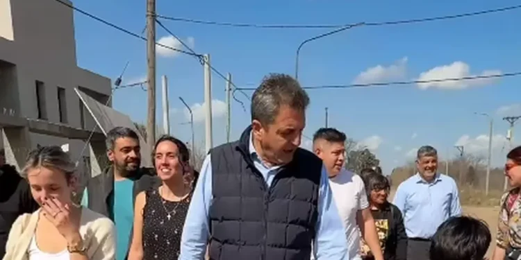 Con el eje en la unidad Massa pone el cuerpo en los territorios