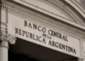 El crédito bancario al sector privado frena 17 meses de expansión: la cautela electoral impulsa la demanda de financiamiento digital flexible