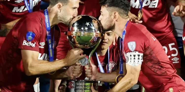 Lautaro “Laucha” Acosta se emocionó en su retiro del fútbol profesional