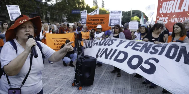 Nuevos incidentes en la marcha de los jubilados por enfrentamientos con la Policía