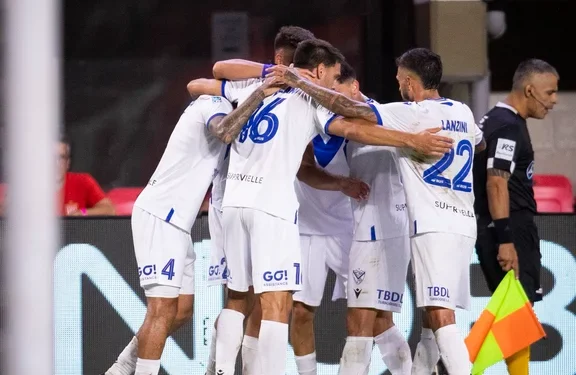 Vélez le ganó a Estudiantes de La Plata y se afianzó en lo alto de la Zona A del Torneo Apertura
