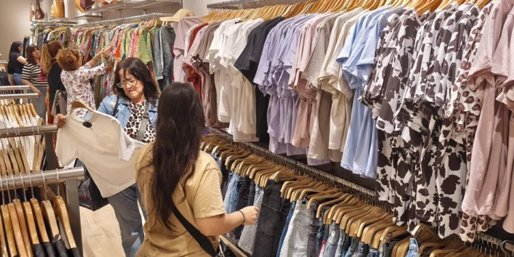 Las ventas minoristas cayeron en marzo y acumulan un declive del 3,6% en el primer trimestre del año