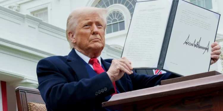 Trump impuso aranceles del 100 por ciento a productos farmacéuticos