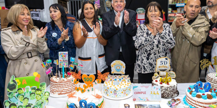 Carlos Balor participó del festejo por los 100 años de la Primaria N° 9