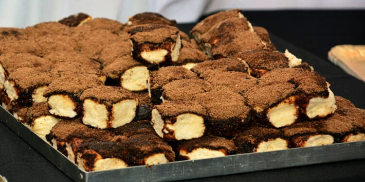 Tortas negras, pastelitos y miel: tres fiestas bonaerenses con identidad y sabores criollos