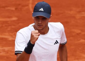 Rafa Jódar ganó con una épica remontada y eliminó a Carreño de Roland Garros