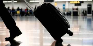 Aerolíneas Argentinas eliminó el equipaje gratis: cuánto costará viajar con carry on