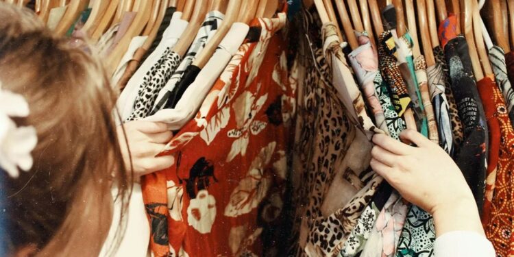 Las ventas minoristas cayeron 3,2% interanual en abril y suman un año en retroceso