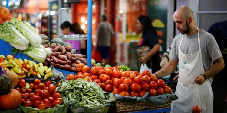 Privados confirman desaceleración de la inflación en abril