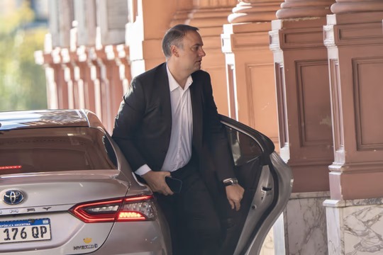 Adorni ultima detalles para la presentación de su declaración jurada en la previa al Mundial 2026