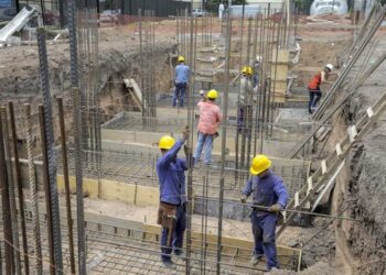 Los salarios subieron 3,5% en abril y le ganaron a la inflación, según el INDEC