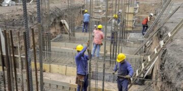 Los salarios subieron 3,5% en abril y le ganaron a la inflación, según el INDEC