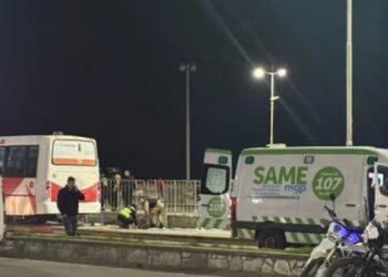 Tragedia y muerte en Mar del Plata: un colectivo subió a una vereda en la rambla y atropelló a varias personas