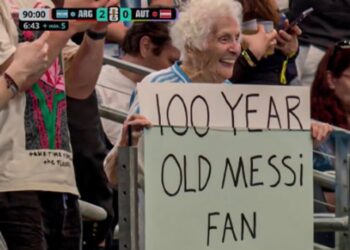 La fan de Messi de casi 100 años que se volvió viral en el triunfo de Argentina ante Austria