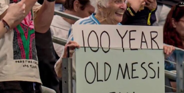 La fan de Messi de casi 100 años que se volvió viral en el triunfo de Argentina ante Austria