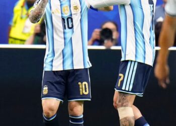 Con doblete y récord de Messi, la Selección argentina le ganó 2-0 a Austria y se clasificó a 16avos de final