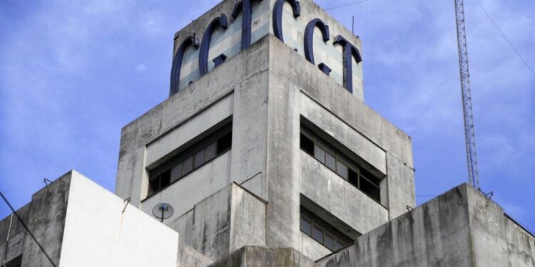 La CGT se reúne y se espera que anuncie las próximas medidas, pero aún sin un paro en el horizonte