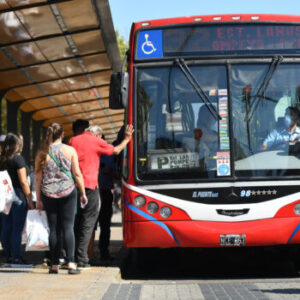Paritarias de la UTA: los choferes cobrarán aumentos hasta septiembre y una suma fija