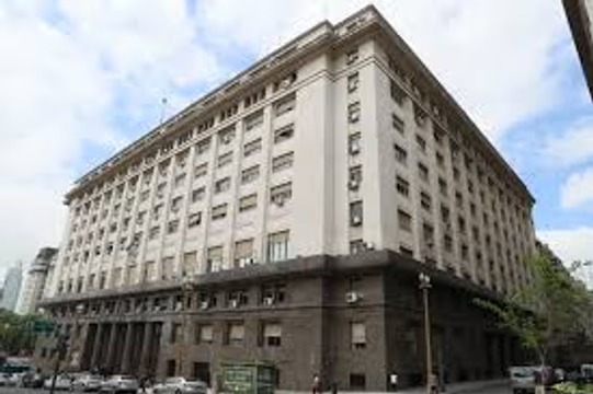 Cuáles son los montos y los bancos que le prestaron al Gobierno para pagar un vencimiento de deuda