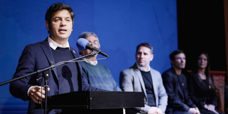 El Gobierno bonaerense acordó con los gremios docentes un aumento salarial del 7% escalonado en julio y agosto