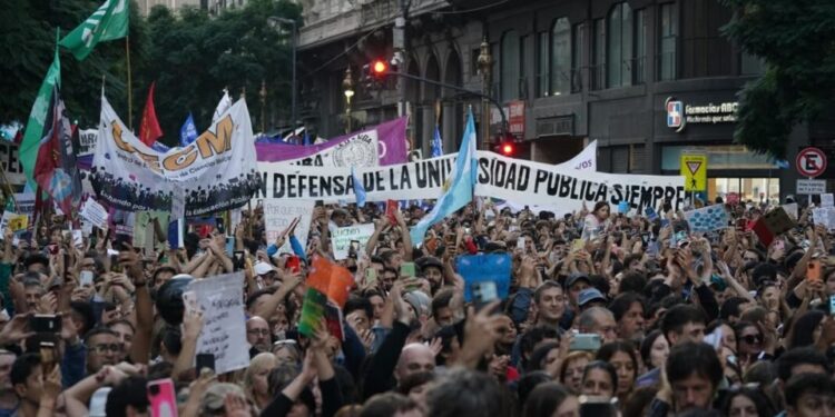 Victoria Villarruel respaldó el reclamo salarial y pidió «retribución acorde» para los docentes