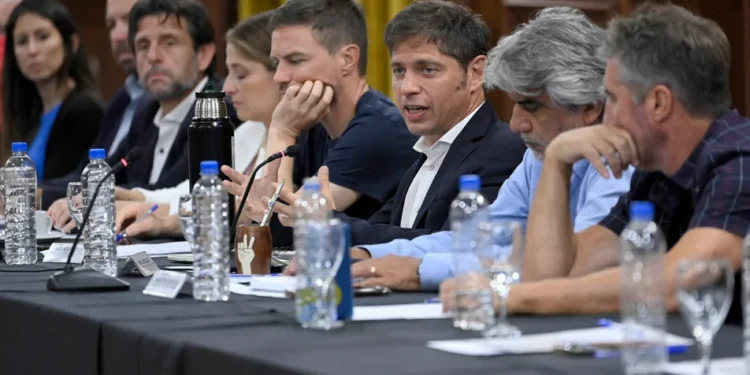 La Provincia ofreció a los gremios docentes un aumento salarial del 7% escalonado en julio y agosto