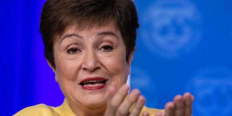 Kristalina Georgieva le dio la bienvenida a una economista argentina al FMI