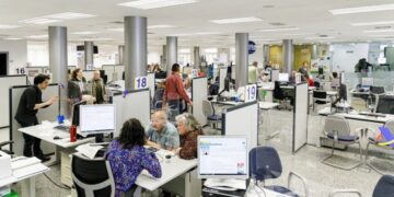 El Gobierno oficializó aumentos para estatales y un pago extraordinario de $80.000