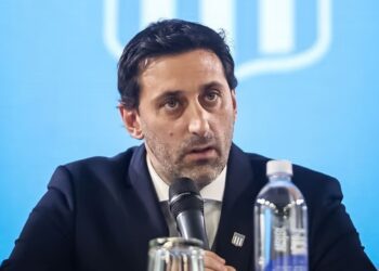Milito rompió el silencio tras los insultos en la cancha de Racing: “Escuché el enojo de algunos hinchas”