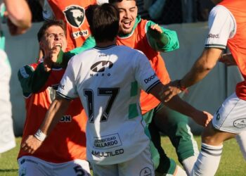 Ferro igualó con Estudiantes de Buenos Aires y sigue puntero en la Primera Nacional 2026
