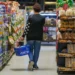 El consumo sigue estancado y volvió a caer en junio: cómo le fue en supermercados, mayoristas y shoppings