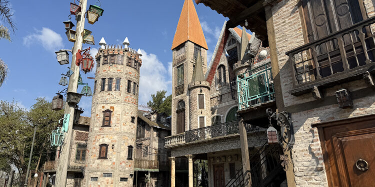 CAMPANÓPOLIS: EL SUEÑO QUE SE CONVIRTIÓ EN UNA ALDEA MEDIEVAL PARA DESCUBRIR EN LA PROVINCIA DE BUENOS AIRES