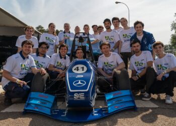 UN AUTO DE CARRERA CONSTRUIDO POR ESTUDIANTES DE LA UBA, REPRESENTÓ AL PAÍS EN UNA PRESTIGIOSA COMPETENCIA INTERNACIONAL DE INGENIERÍA