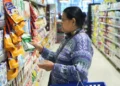 Efecto apreciación cambiaria: los alimentos y servicios en la Argentina se encarecen en dólares