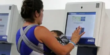 El Gobierno automatiza la verificación de controles de salud y escolaridad para el cobro de la AUH