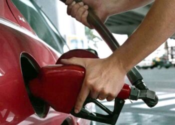 La venta de combustibles volvió a caer en agosto