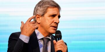 El Gobierno renovó la totalidad de los vencimientos de deuda en pesos