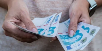 El Gobierno fijó aumentos escalonados para el salario mínimo hasta abril de 2027