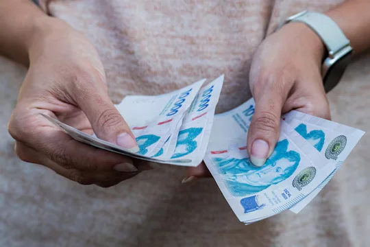 El Gobierno fijó aumentos escalonados para el salario mínimo hasta abril de 2027