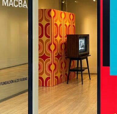 CAOS Global exhibe en el MACBA su nueva instalación audiovisual analógica