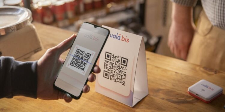 Los pagos con QR y transferencias crecen más del 60% en un año y desplazan al efectivo y las tarjetas