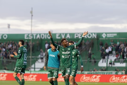Sarmiento empató con Barracas Central y no pudo acercarse a la punta del Torneo Clausur